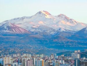 Erciyes Dağı Gündemde: Volkanik Hareketlilik Var Mı, Bilim İnsanları Ne Diyor?