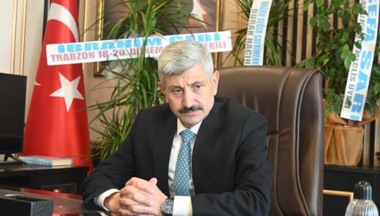 Belediye Başkanı Arsa Alan Yabancı Turisti Tebrik Etti Sosyal Medyada Tartışma Çıktı