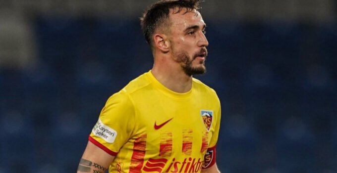 Kayserispor’da Kaptan Gökhan Sazdağı’dan Yürek Burkan Veda: ‘Hakkınızı Helal Edin’
