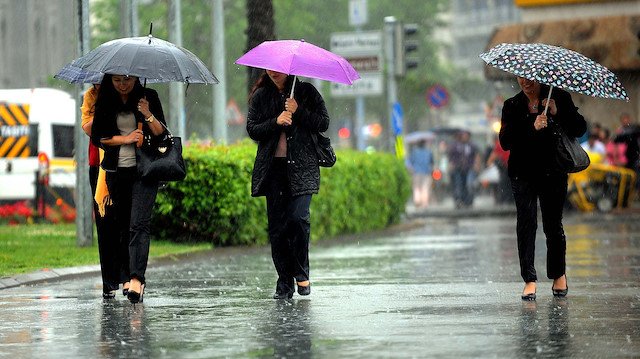 Kayseri’de Beklenen Yağmur Bereketiyle Geldi: Cadde ve Sokaklar Sular Altında