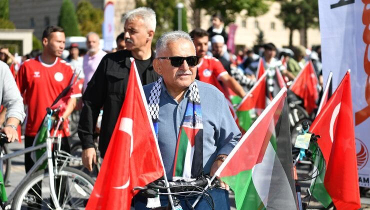 Kayseri Filistin İçin Tek Yürek Oldu Başkan Büyükkılıç ve Yüzlerce Vatandaş Pedalladı