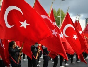 Kayseri’de Cumhuriyet Coşkusu Zirveye Çıktı: Tarihi Gün Görkemli Törenlerle Kutlandı!