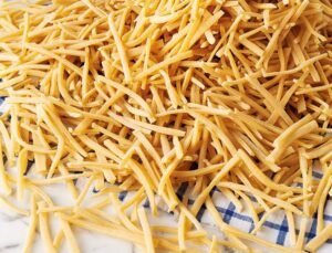 Anadolu Mutfağının Baş Tacı: Erişte Nedir ve Neden Vazgeçilmezdir?