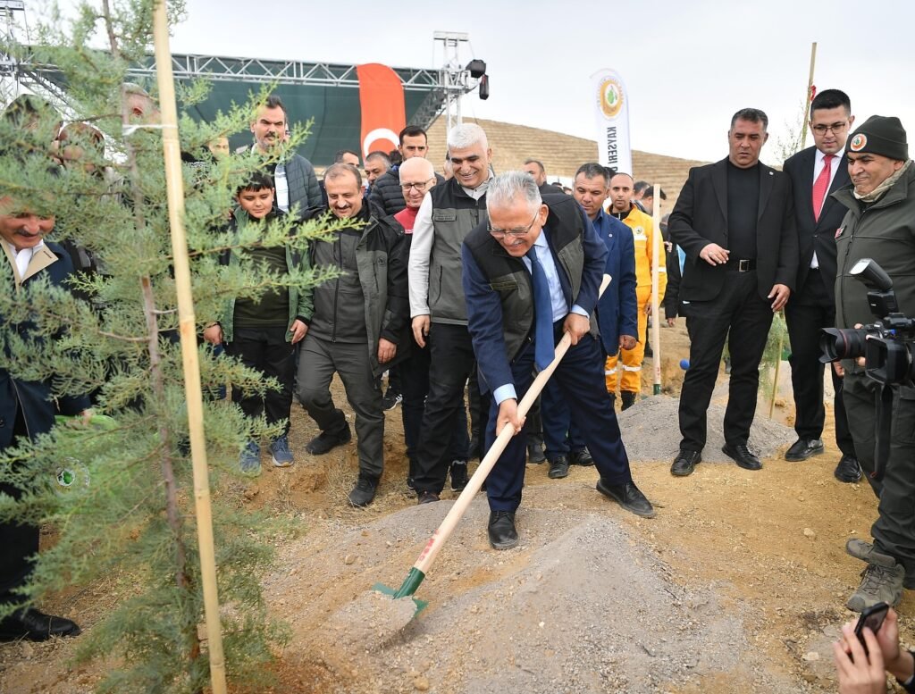 Başkan Büyükkılıç'tan “Yeşil Vatan” Mirası Kayseri’de 35 Bin Fidan Toprakla Buluştu