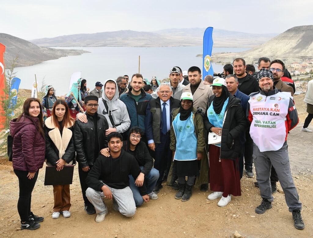 Başkan Büyükkılıç'tan “Yeşil Vatan” Mirası Kayseri’de 35 Bin Fidan Toprakla Buluştu