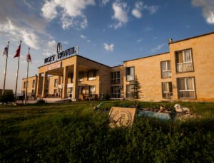 Kayseri Kamu Misafirhaneleri Listesi Öğretmenevi, Polisevi ve DSİ Fiyatları (2026)