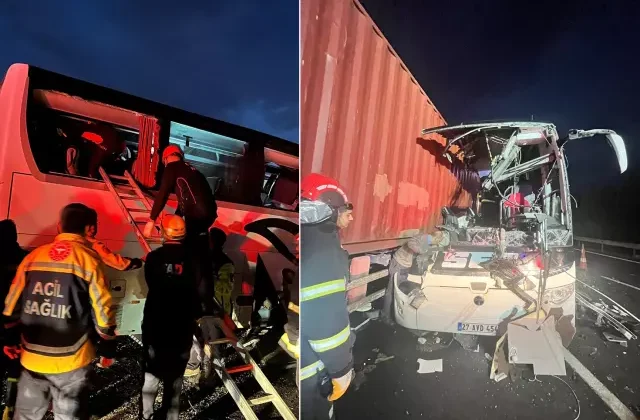 Osmaniye Otoyolda Can Pazarı Tıra Ok Gibi Saplanan Otobüsün Yarısı Yok Oldu