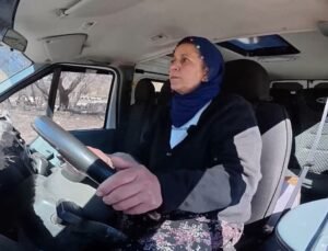 15 yıldır köydeki öğrencileri okullarına ulaştıran şoför Hanım: Kadınların yapmayacağı şey yoktur