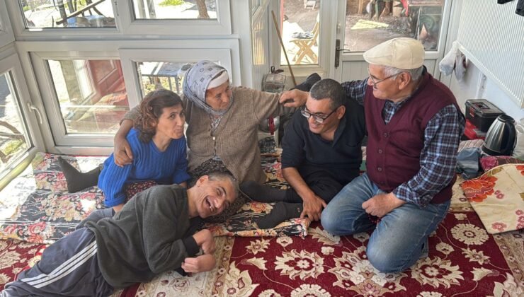 71 ve 72 yaşındaki çift, 52 yıldır engelli 3 çocuklarına bakıyor