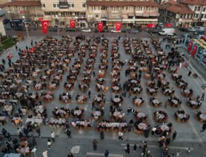 AK Parti’li Kasapoğlu, Manisa’da iftar programına katıldı