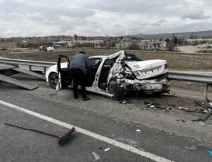 Arızalanan otomobile TIR çarptı: 1 yaralı