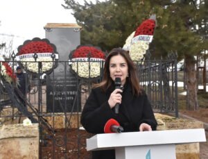 Aşık Veysel, vefatının 53’üncü yıl dönümünde mezarı başında anıldı