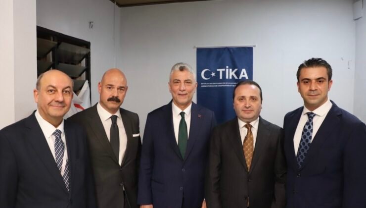 Bakan Bolat, Kamerun’da ‘Sokak Çocuklarına Serigrafi Baskı Atölyesi Projesi’ni ziyaret etti