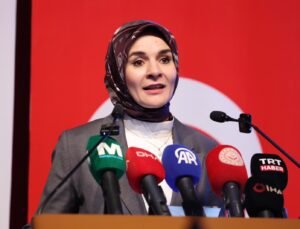 Bakan Göktaş: İnsan, dünyayı önce aile içinde tanır