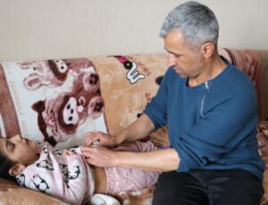 Biri engelli 4 çocuğuna hem annelik hem babalık yapıyor