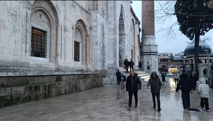 Bursa’da, bayram namazı 626 yıllık Ulu Cami’de kılındı