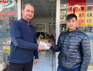 Esnafın yolda bulduğu para sahibine ulaştırıldı