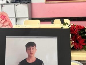 Gölette boğulan Tanju, sınıfında arkadaşları tarafından anıldı