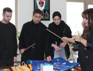 Gönüllü yaptığı görme engelli kitap seslendirmesinden sonra hayatını engelli bireylere adadı