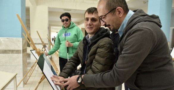 Görme engelliler de resimleri dokunarak hissedecek