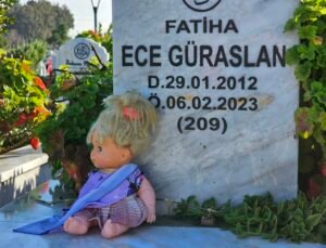 Hatay’daki deprem şehitliğinde hüzünlü bayram ziyareti