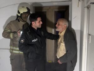 İstanbul- Avcılar’da çöp evde yangın paniği