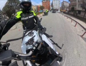 İstanbul – Bahçelievler’de yaralanan bebeği hastaye motosikletli zabıta yetiştirdi