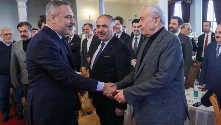 İstanbul – Bakan Fidan, Filistin’e Destek Platformu üyeleriyle bir araya geldi