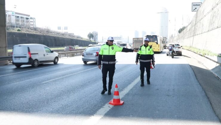 İstanbul- Boğazına şeker kaçan sürücüyü kurtaran polis: Görevimiz sadece trafiği yönetmek değil, can güvenliğini de sağlamak
