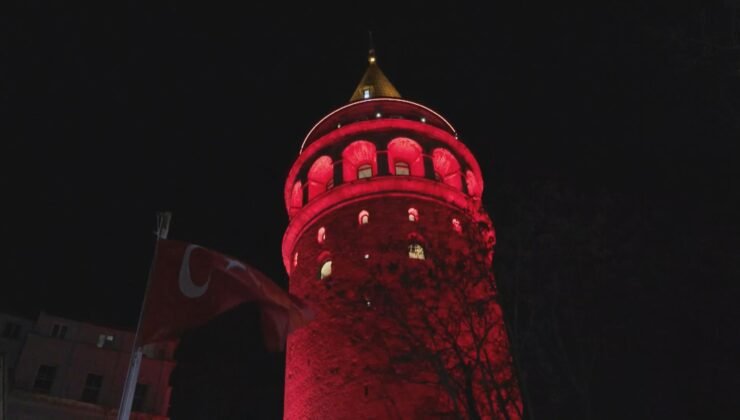 İstanbul – Galata Kulesi ‘Multipl Miyelom’ hastalığına farkındalık kapsamında kırmızı ışıklarla aydınlatıldı