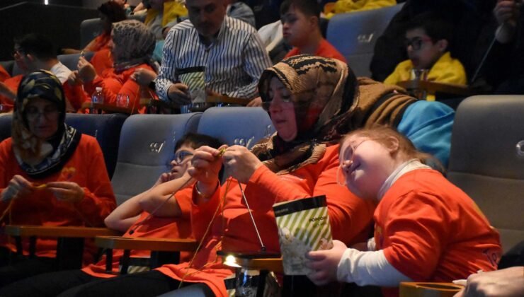 İzmir’de ‘sevgi ilmekleri’