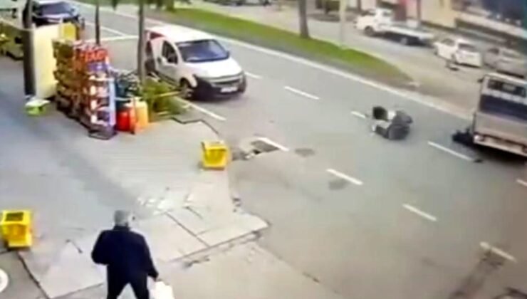 Kamyonete çarpan motosiklet sürücüsü hayatını kaybetti; kaza kamerada