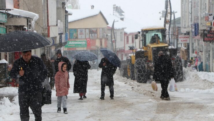 Karlıova’da 25 köy yolu ulaşıma kapandı