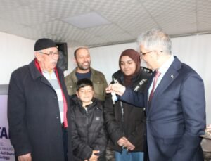 Karlıova’da depremzedeler için yapılan 230 konut, kurayla sahiplerini buldu