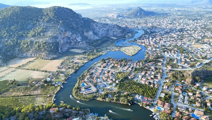 Labirent şeklindeki Dalyan Kanalı dronla görüntülendi