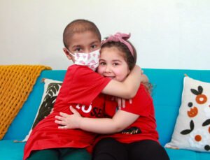 Lösemili Çınar, kardeşinden yapılan ilik nakliyle hayata tutundu