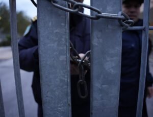 Midilli Adası’nda mahsur kalan Türk turisler yurda döndü