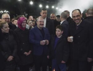 MİT Başkanı Kalın ile TBMM Sanayi Komisyonu Başkanı Varank, Ankara’da sahur programında vatandaşlarla bir araya geldi