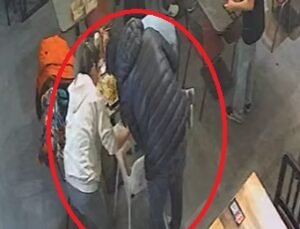 Restoran sahibi, nefes borusuna yiyecek kaçan bebeği Heimlich manevrasıyla kurtardı