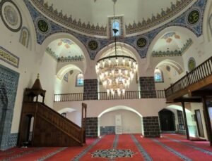 Restore edilen 3 tarihi cami, bayramda ibadete açılacak