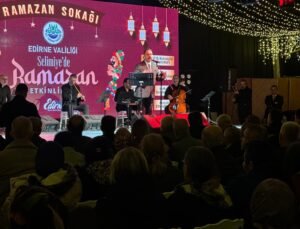 Selimiye gölgesinde açılan ‘Ramazan Sokağı’, kadir gecesiyle kapılarını kapattı