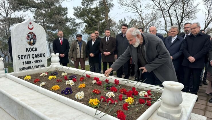 Seyit Onbaşı, mezarı başında anıldı