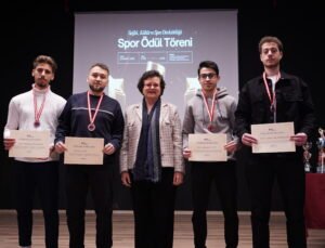 Sporda derece kazanan öğrenciler için ödül töreni düzenlendi