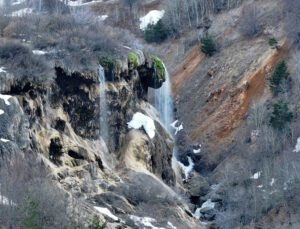 Tabiat parkı ilan edilen Dipsizgöl Şelalesi’nde düzenleme çalışması