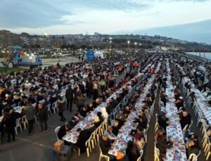 Tekirdağ sahilindeki iftar buluşmasına 8 bin kişi katıldı