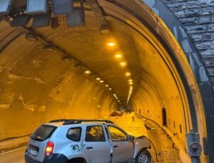 Tünel girişinde iki otomobil çarpıştı: 7 yaralı