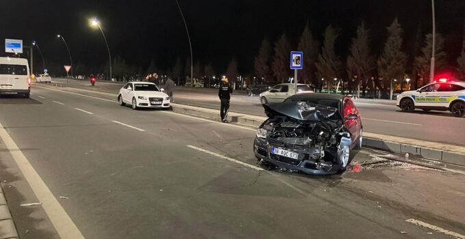 İki otomobil çarpıştı: 1 yaralı