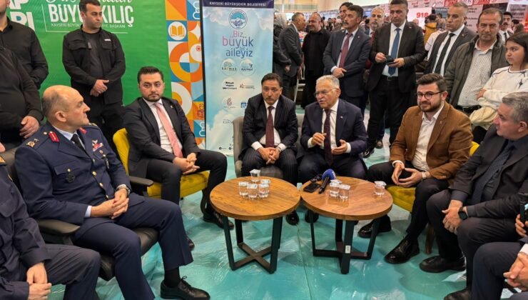 Vali Gökmen Çiçek kitap fuarında Okul Saldırısına değindi