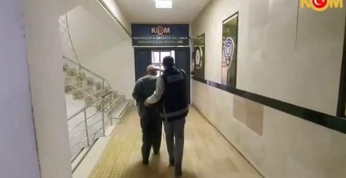 Kayseri’de 5 yıl hapisle aranan firari hükümlü uyuşturucuyla yakalandı