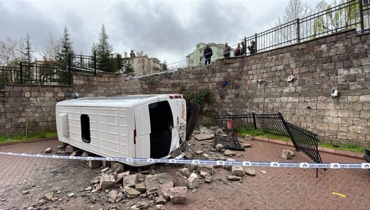 Kayseri’de minibüs 6 metre yükseklikten devrildi: 1 yaralı
